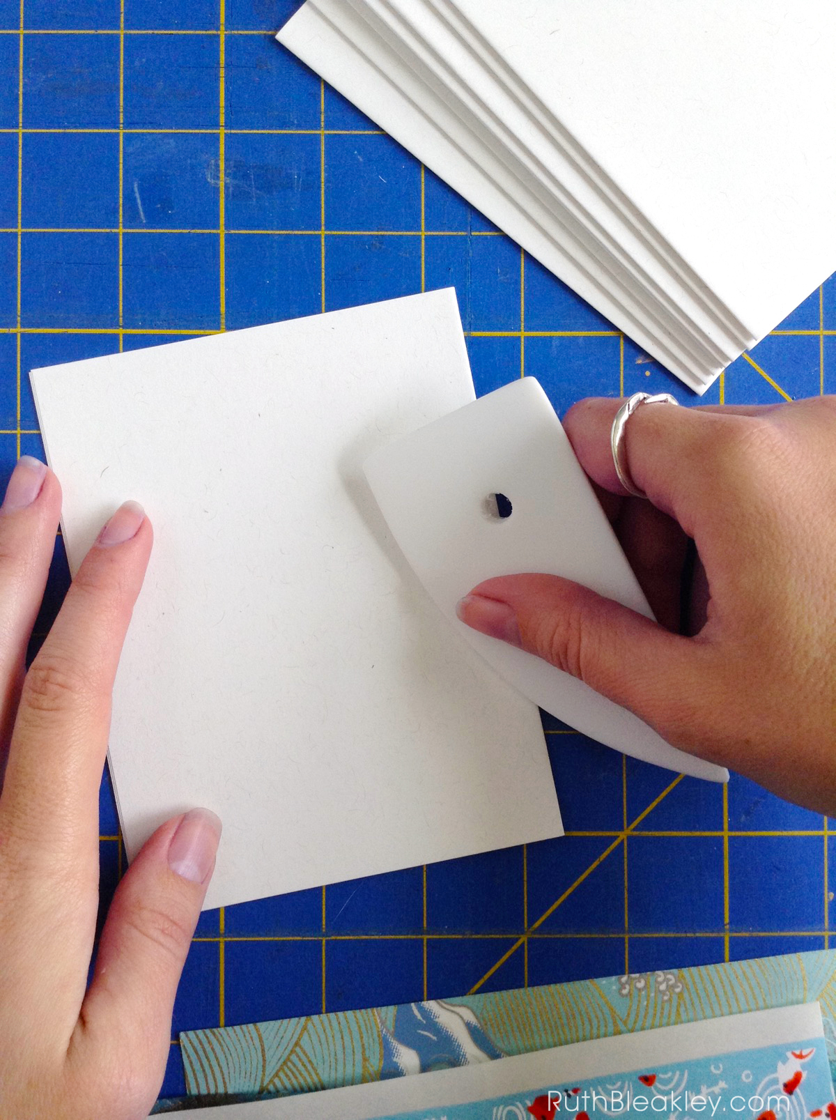 Asfroy Large Teflon Bone Folder - Large Handmade Tool Best for Bookbinding  Origami Paper Crafts Scoring Folding Creasing. Non Scratch Non Glaze Non  Stick. Smooth Ergonomic and Handmade